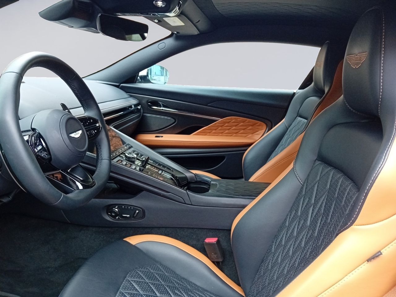 Foto Aston martin DB12 8