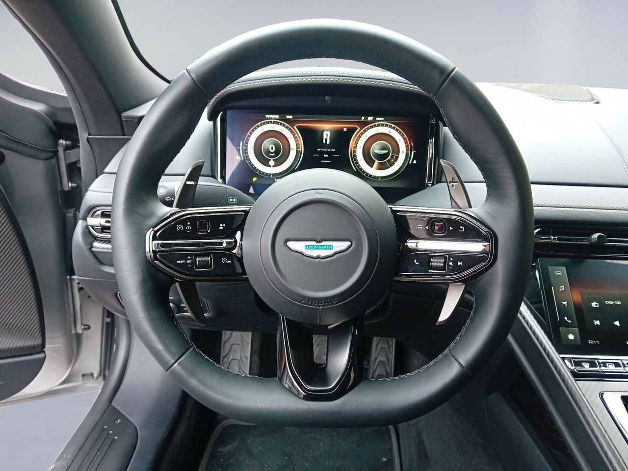 Foto Aston martin DB12 11