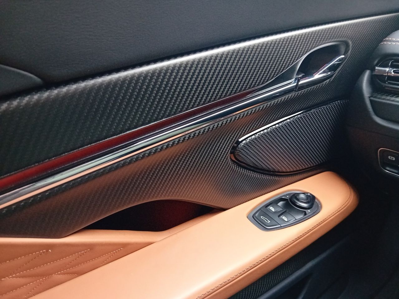 Foto Aston martin DB12 14
