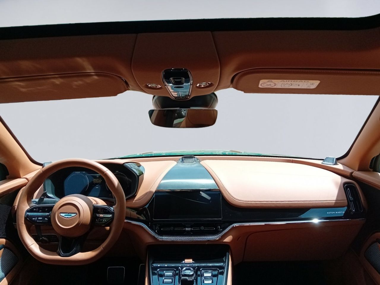 Foto Aston martin DBX 8