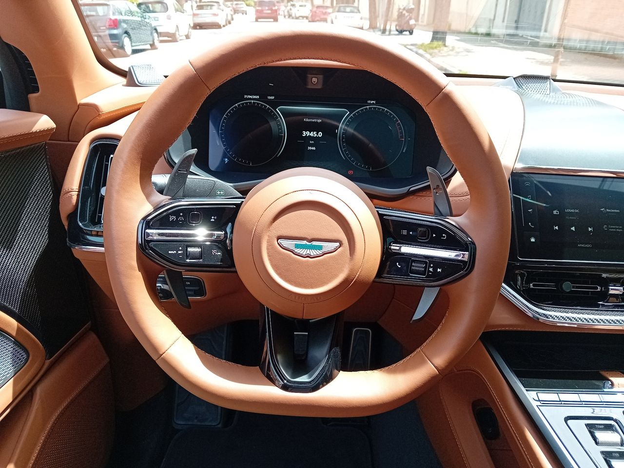 Foto Aston martin DBX 9