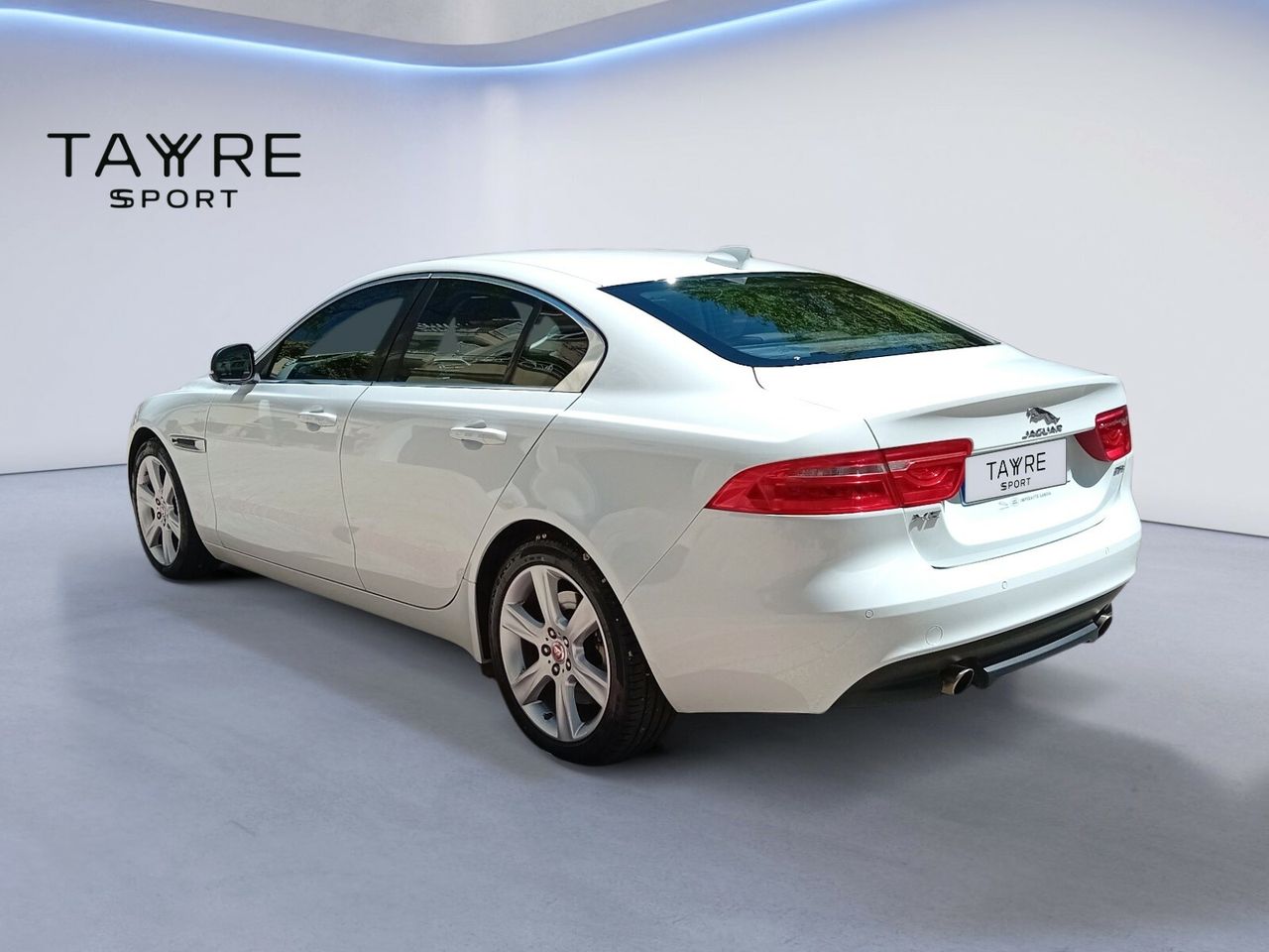 Foto Jaguar XE 6
