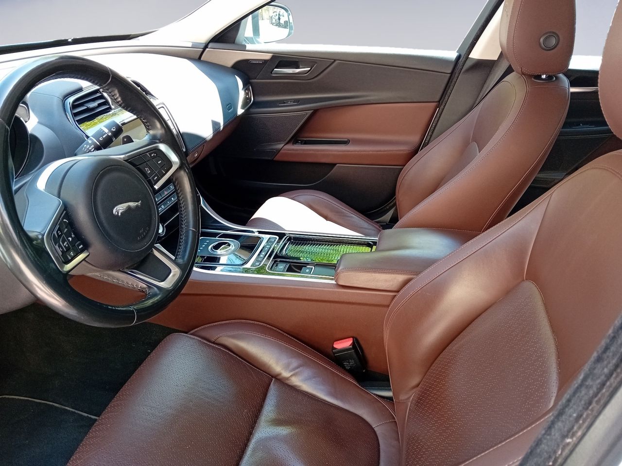 Foto Jaguar XE 9