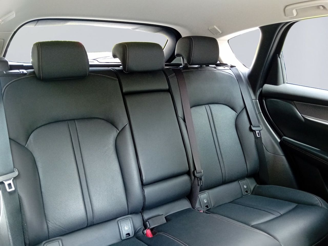 Foto Mazda CX-60 10