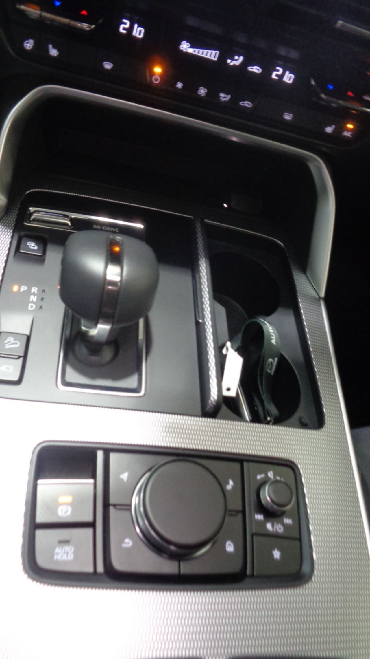 Foto Mazda CX-60 16