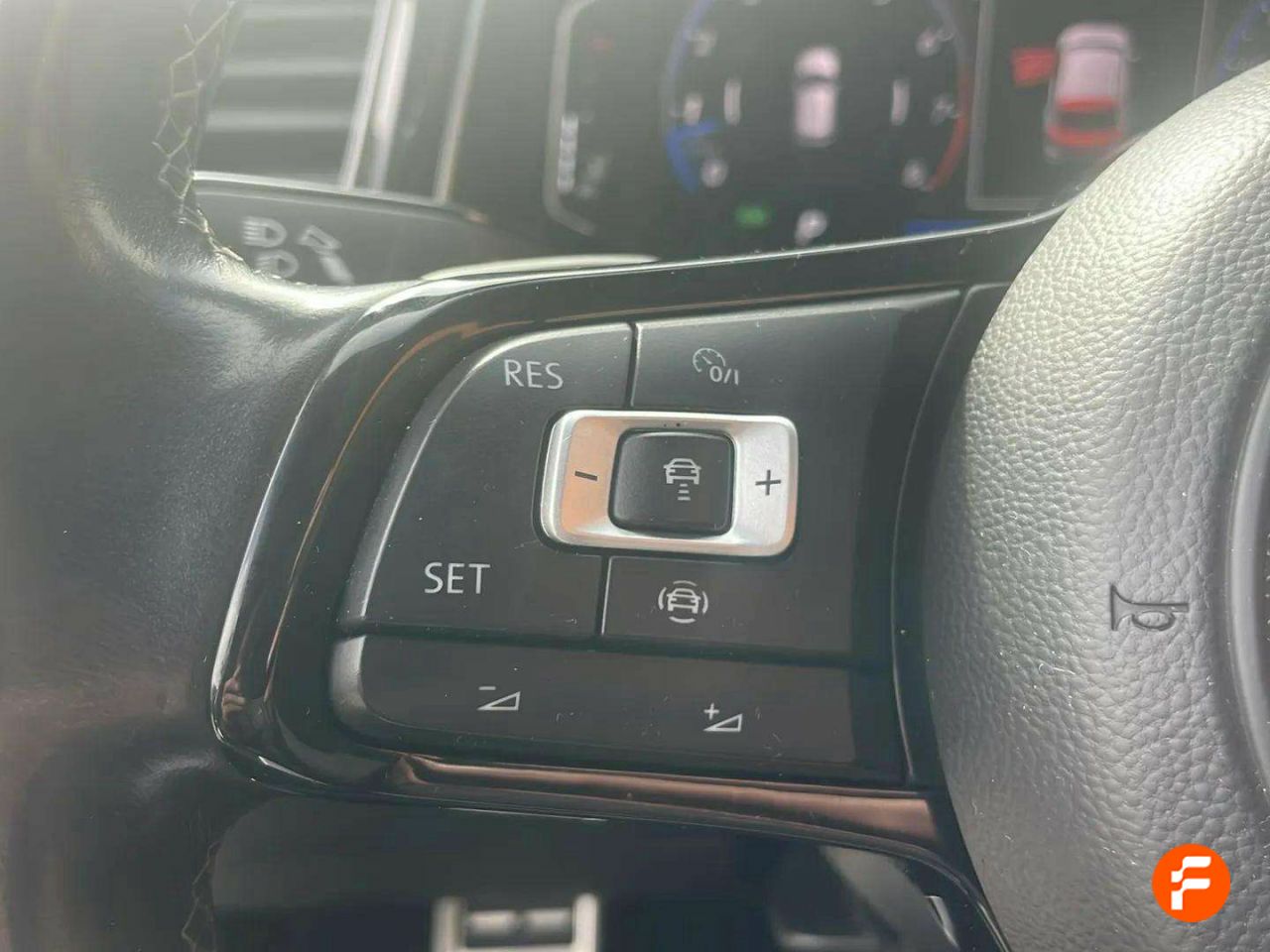 Foto Volkswagen T-Roc 25