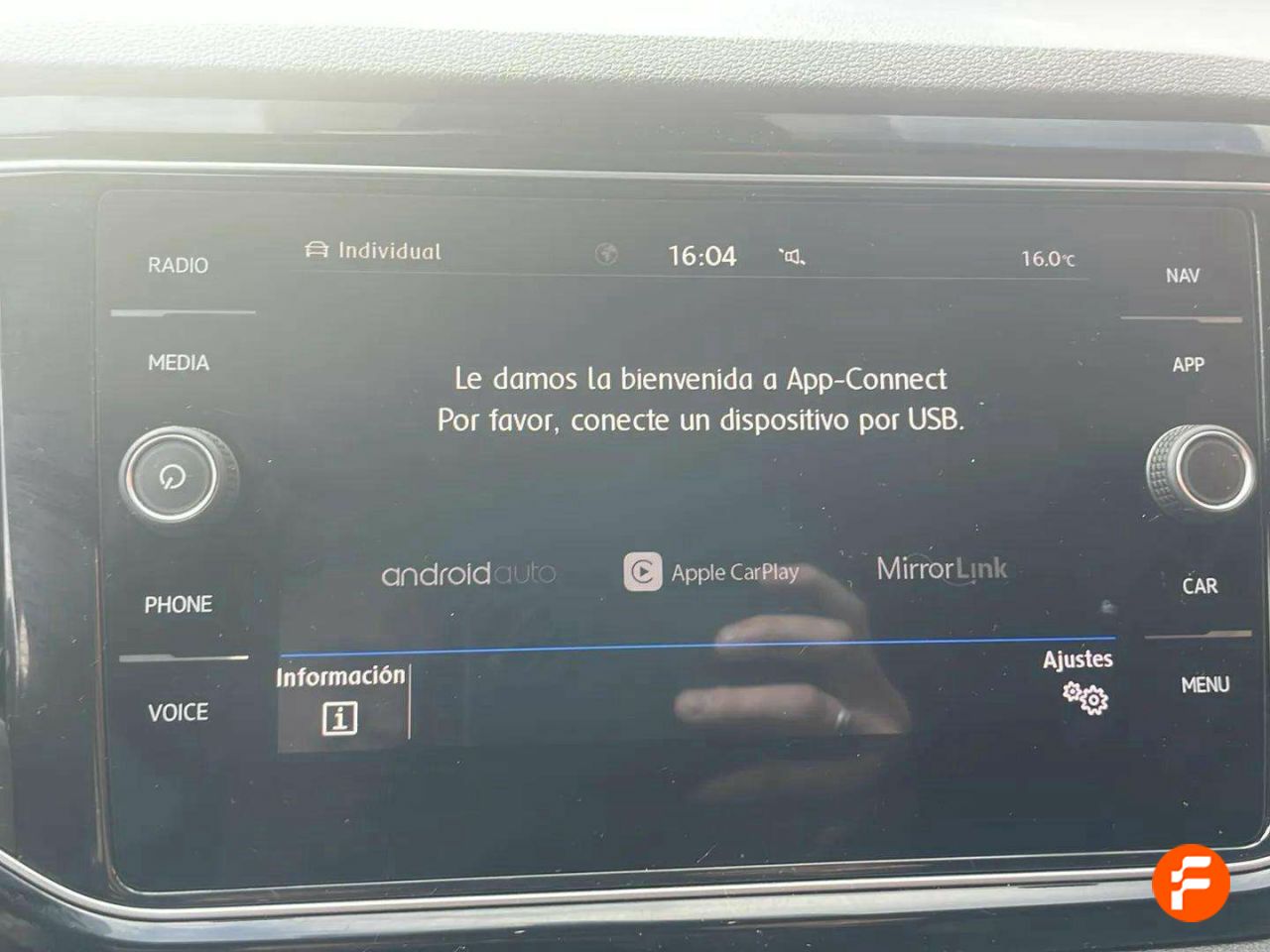 Foto Volkswagen T-Roc 30