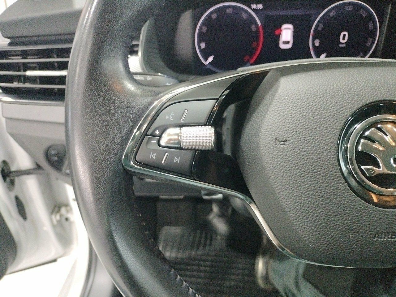 Foto Skoda Scala 12