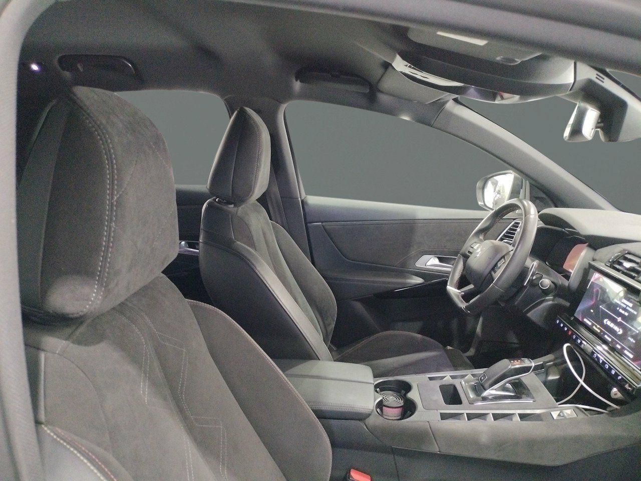 Foto DS Automobiles DS 7 9