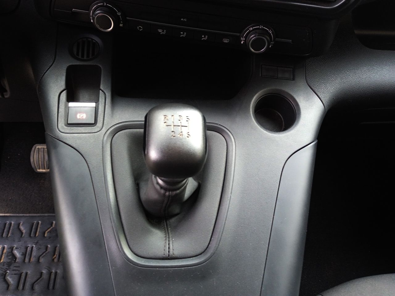 Foto Peugeot Rifter 12