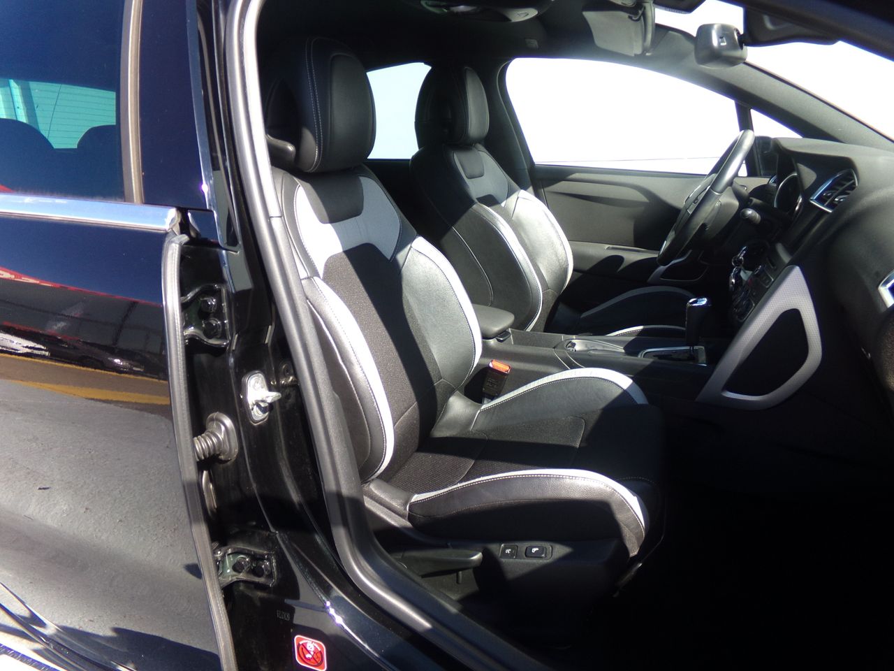 Foto DS Automobiles DS 4 10