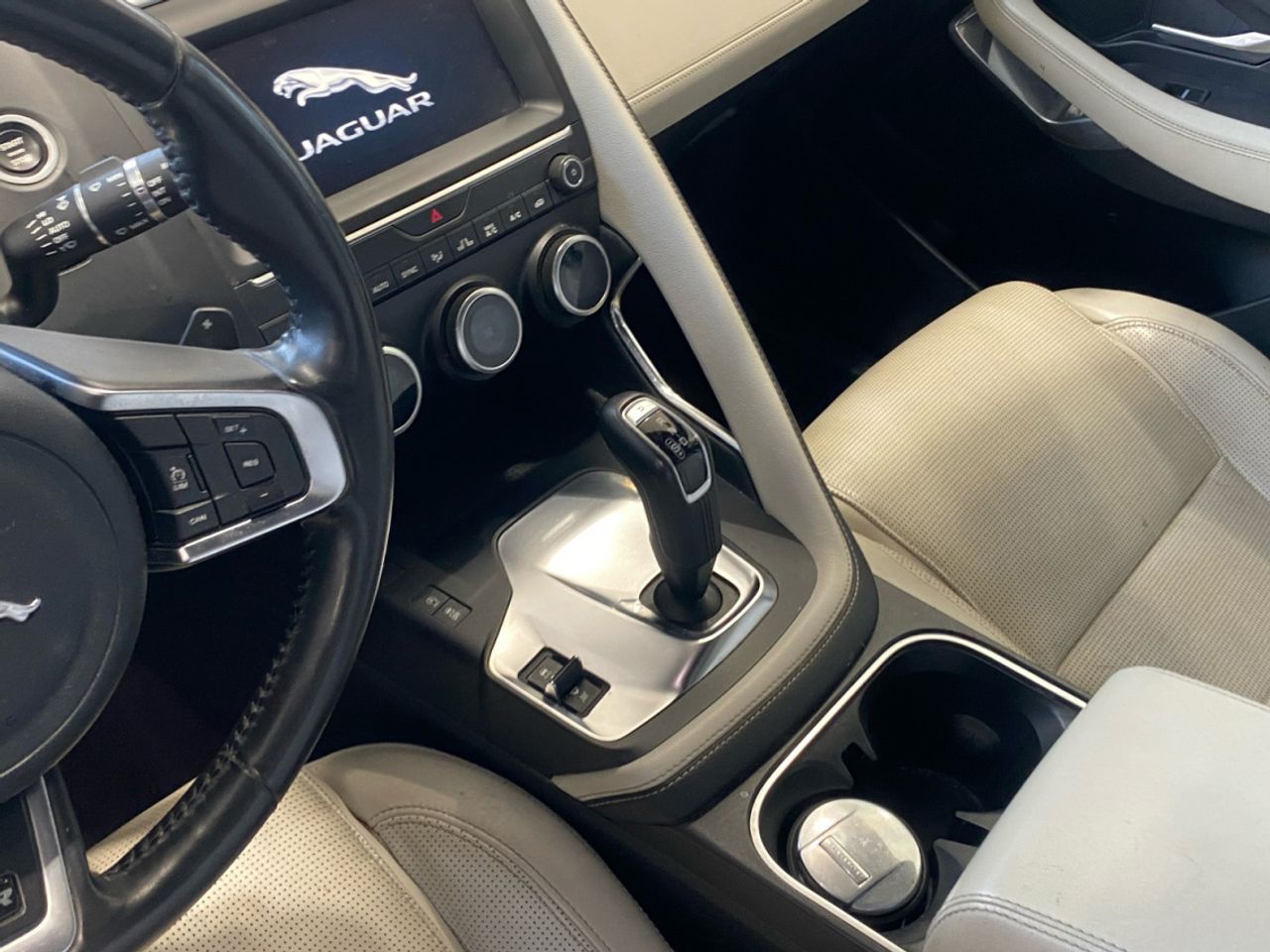 Foto Jaguar E-Pace 12