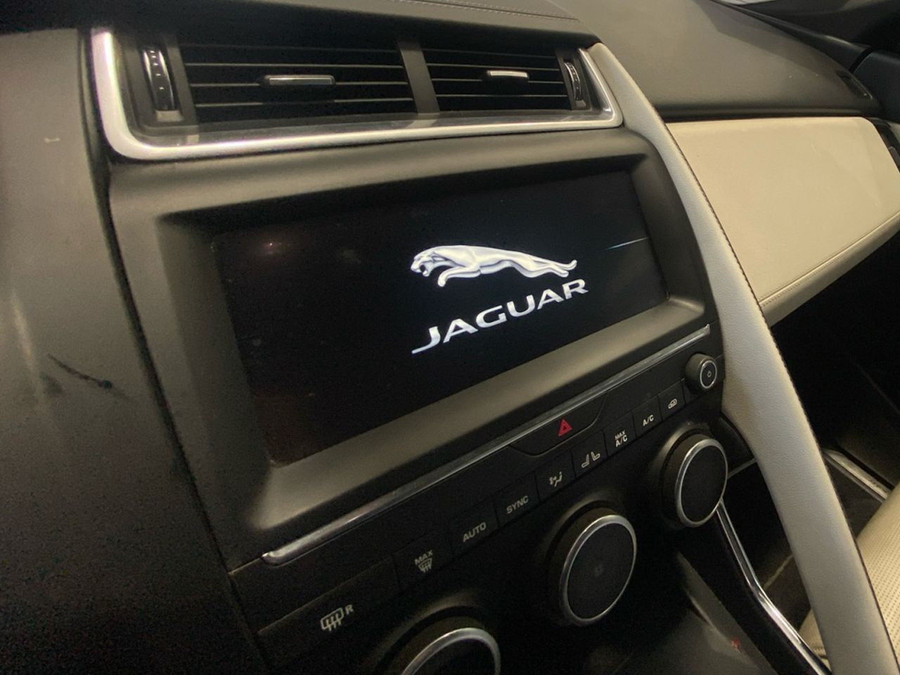 Foto Jaguar E-Pace 17