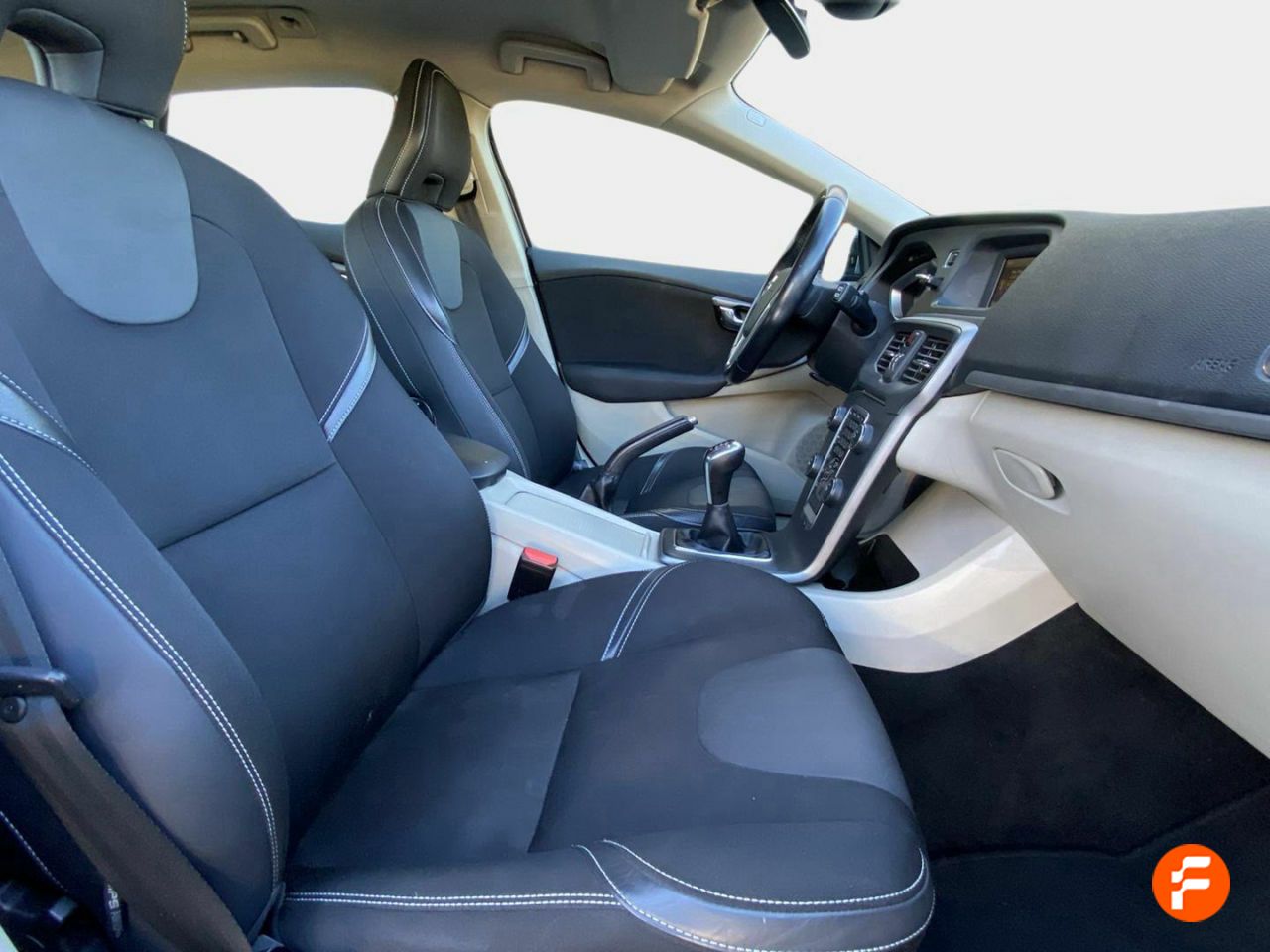 Foto Volvo V40 14