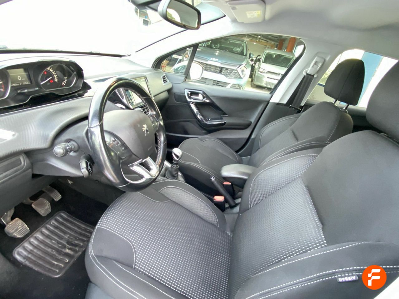 Foto Peugeot 208 16