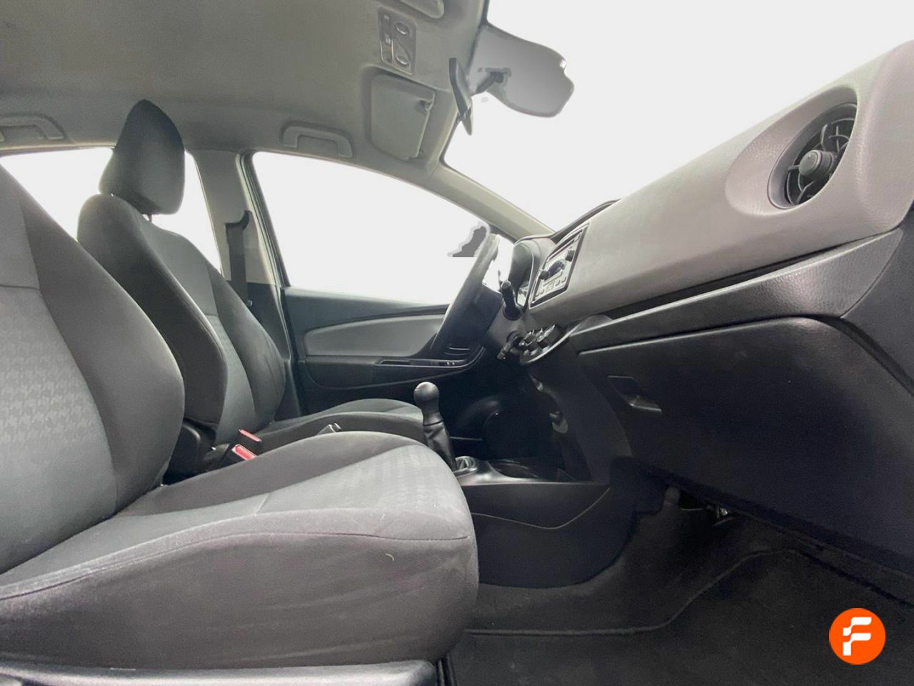 Foto Toyota Yaris 14