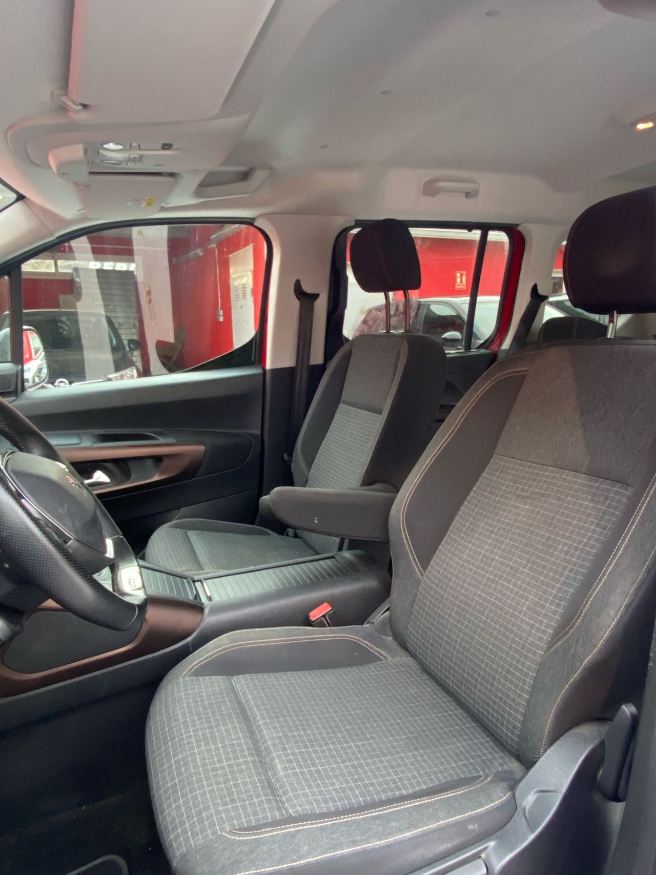 Foto Peugeot Rifter 14