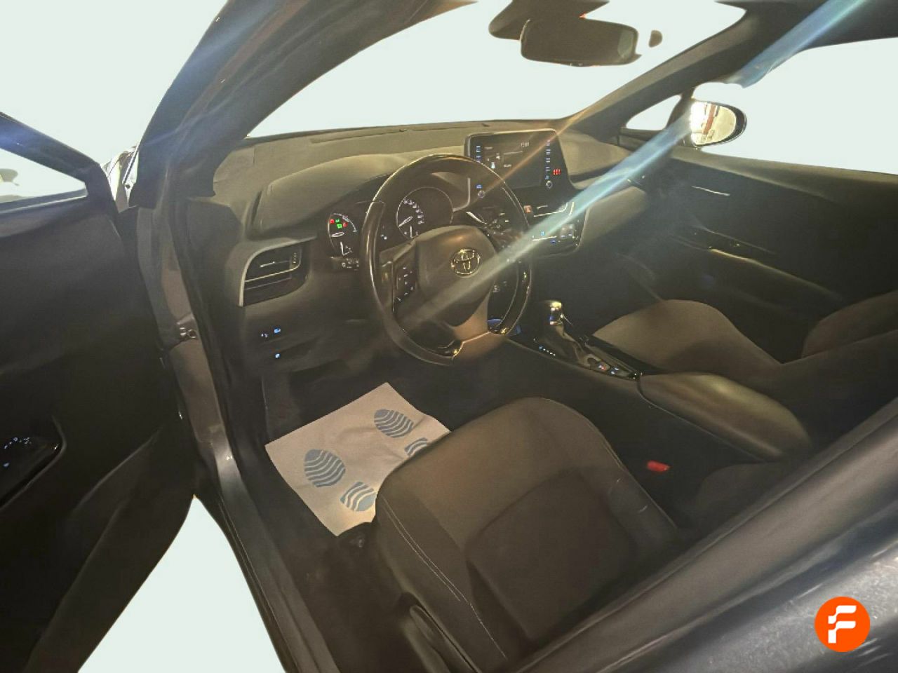 Foto Toyota C-HR 15