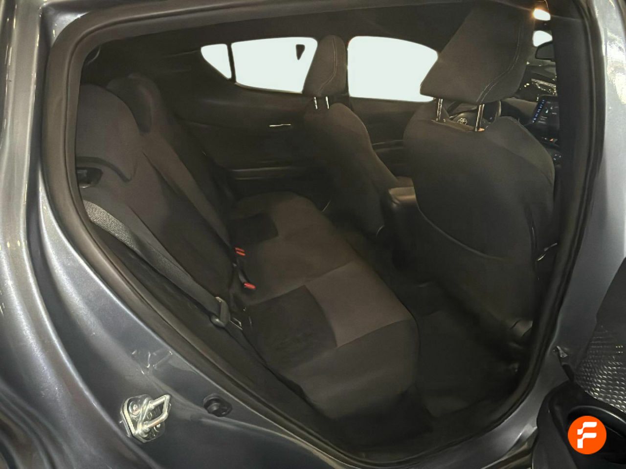 Foto Toyota C-HR 8