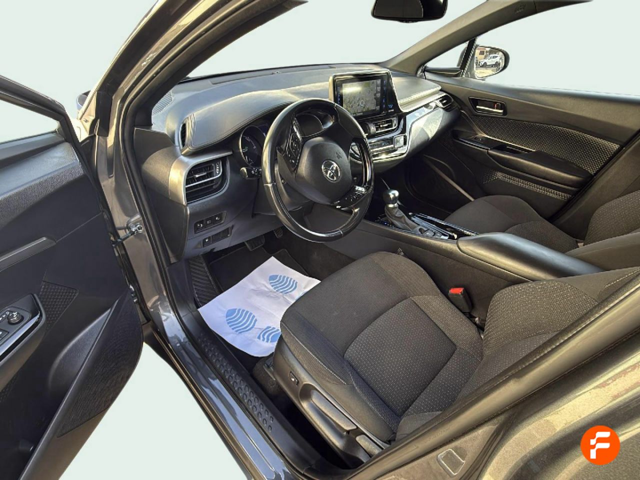 Foto Toyota C-HR 15