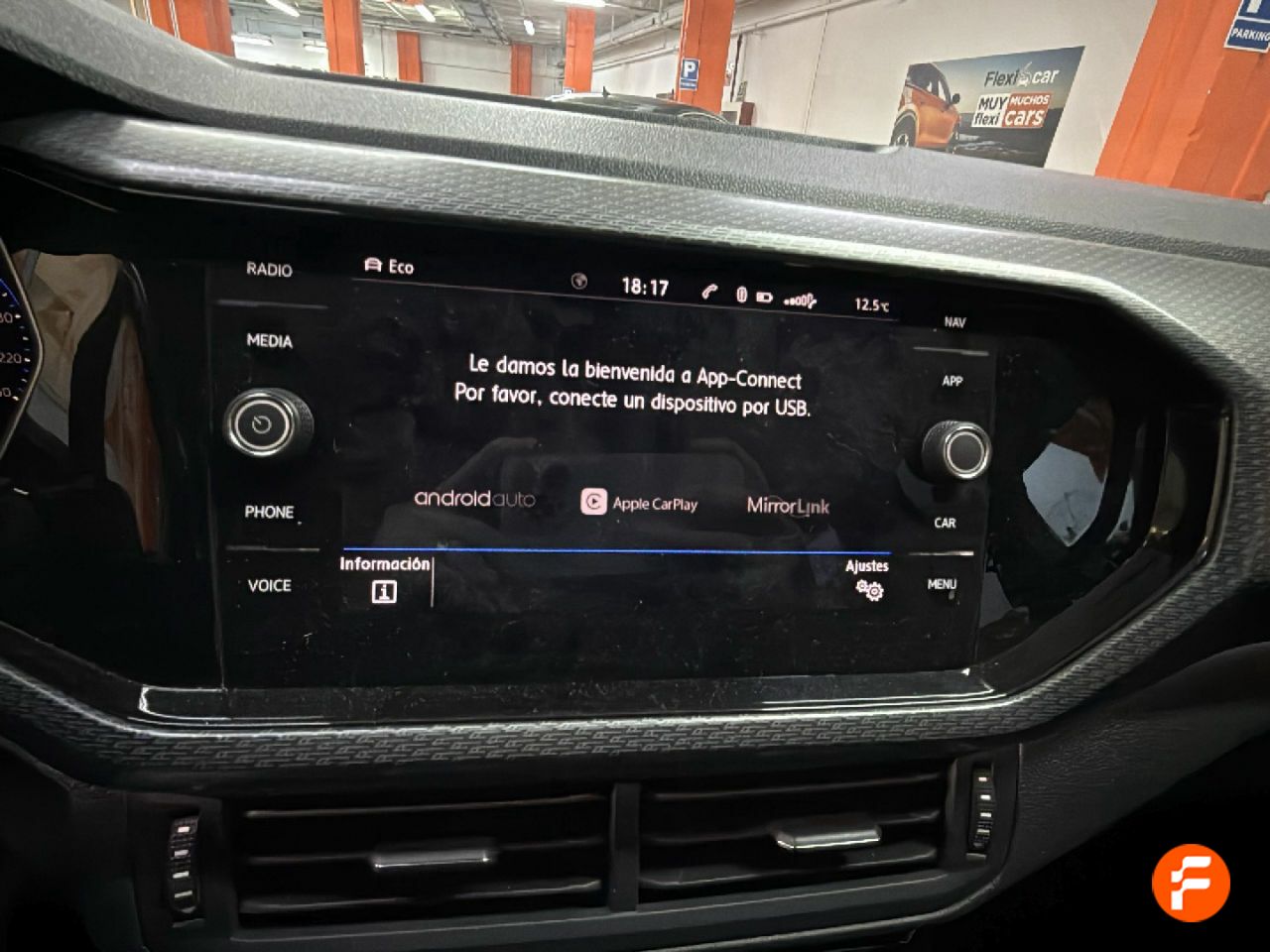 Foto Volkswagen T-Cross 15