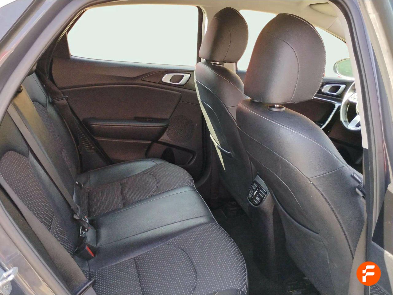 Foto Kia XCeed 22