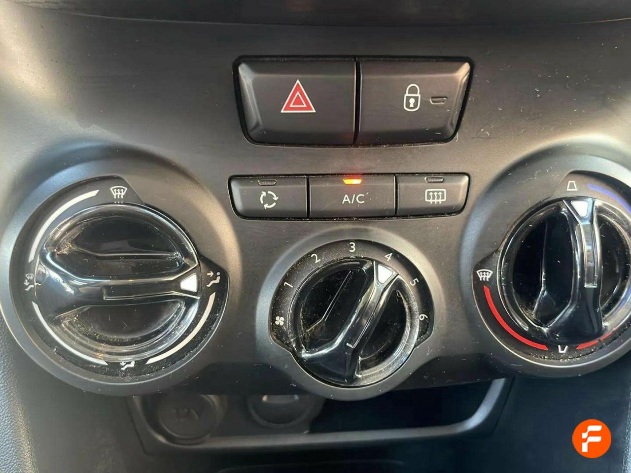 Foto Peugeot 208 26
