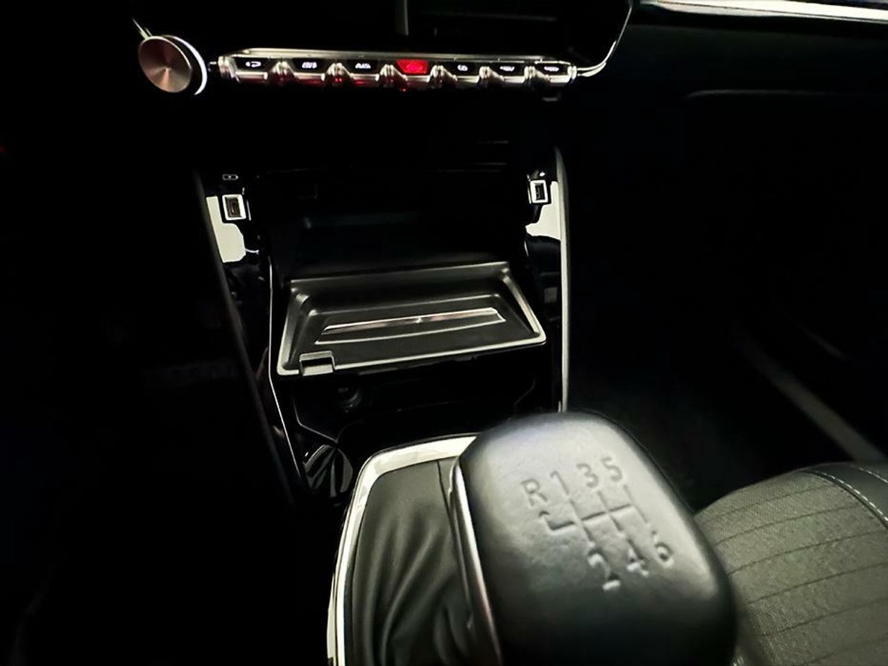 Foto Peugeot 2008 13