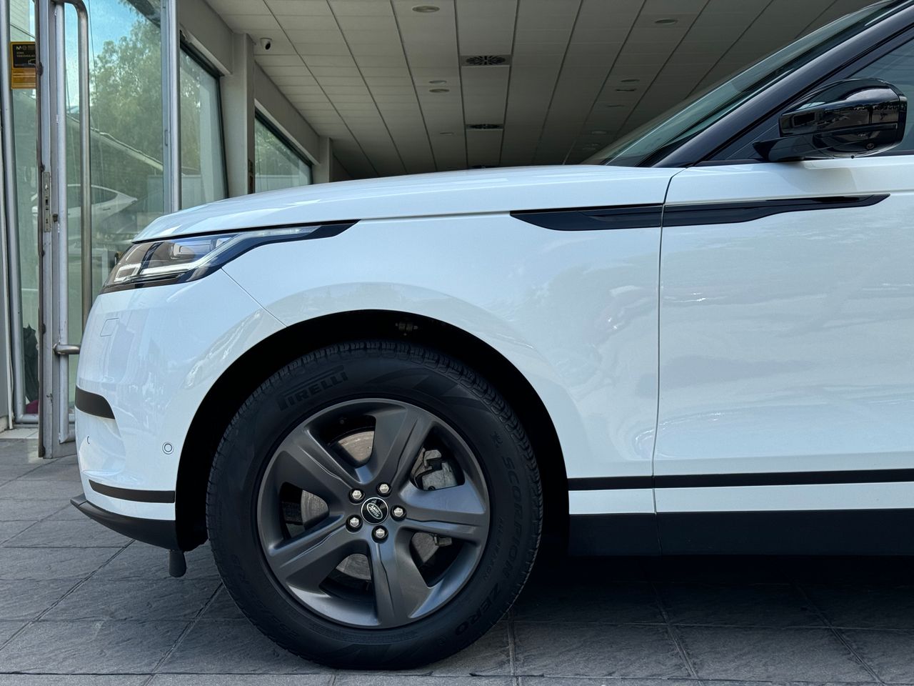 Foto Land-Rover Range Rover Velar 15