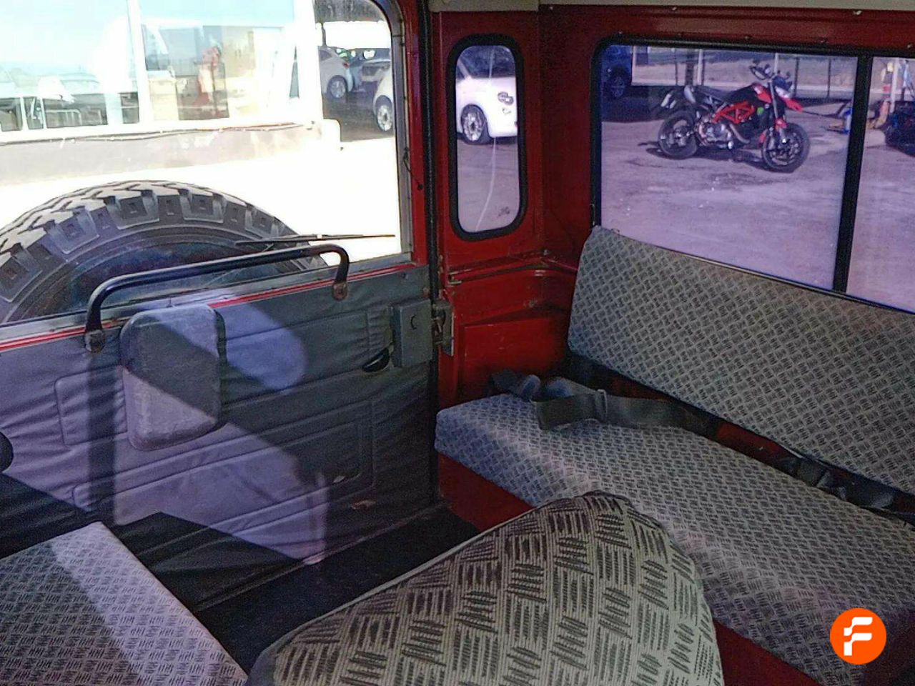 Foto Land-Rover Defender 17