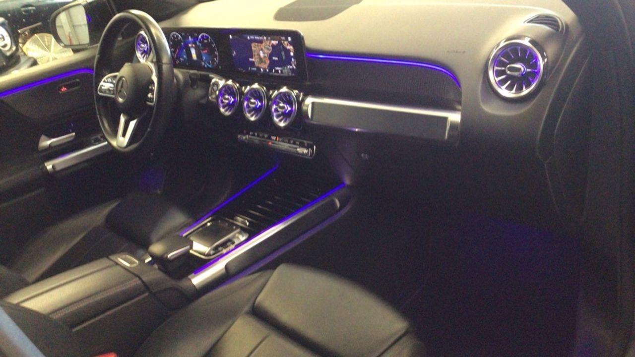 Foto Mercedes-Benz Clase GLB 10