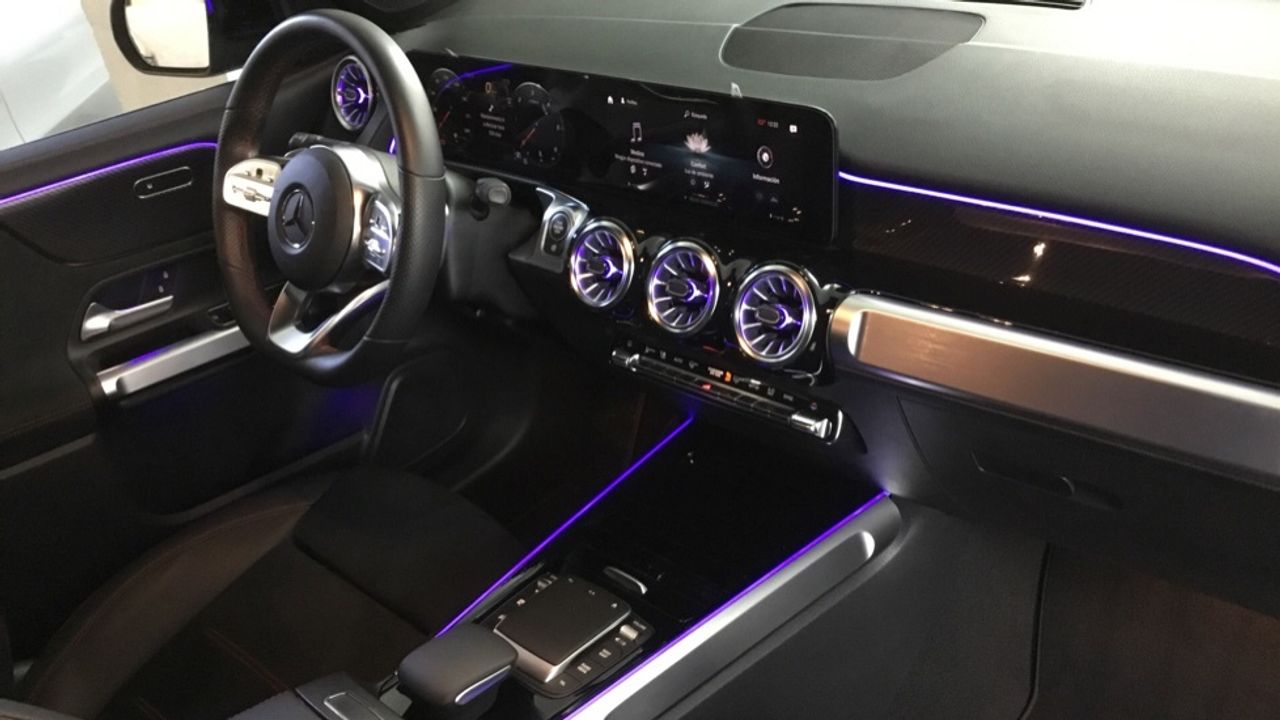 Foto Mercedes-Benz Clase GLB 10