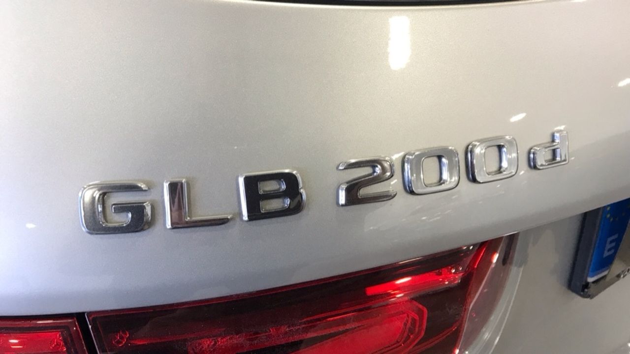 Foto Mercedes-Benz Clase GLB 14