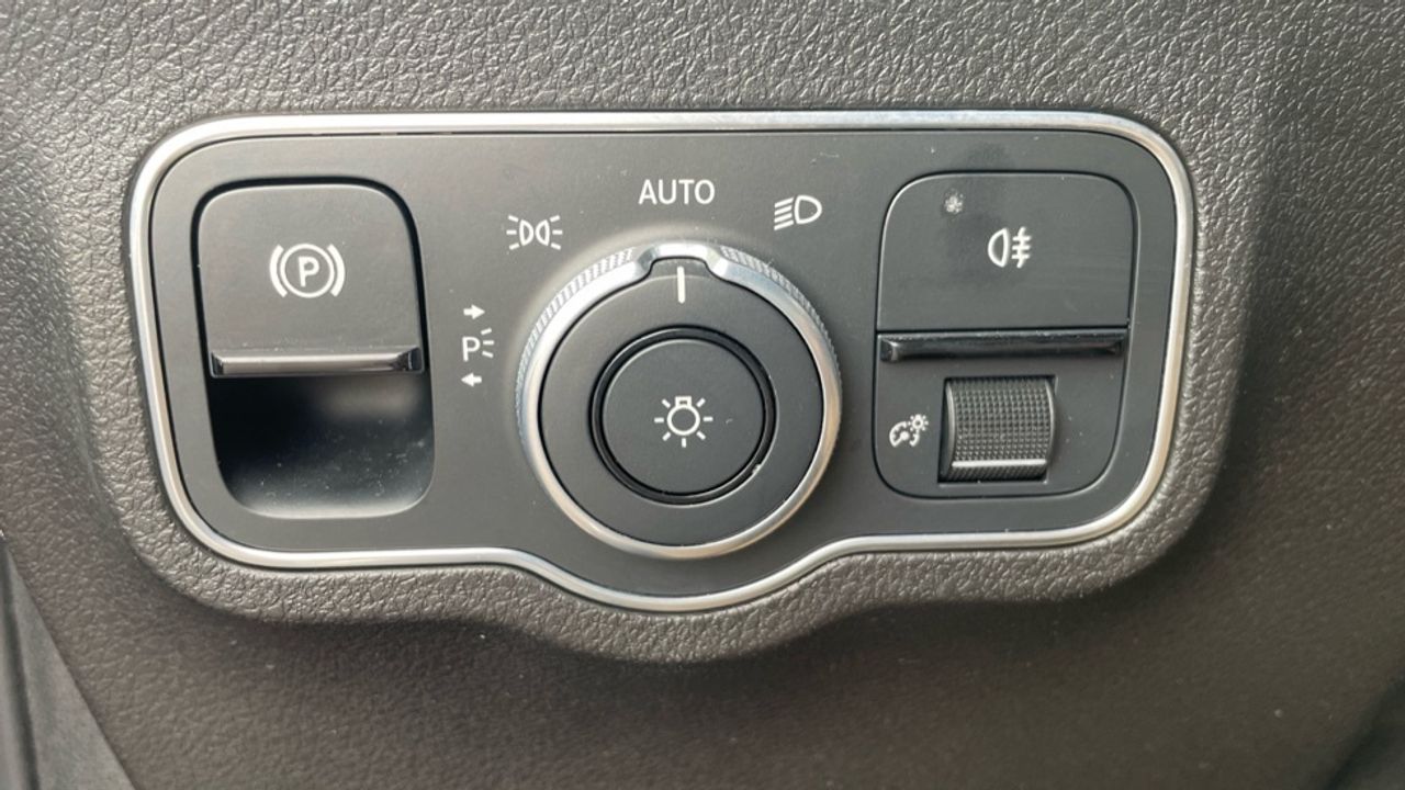Foto Mercedes-Benz Clase GLB 27
