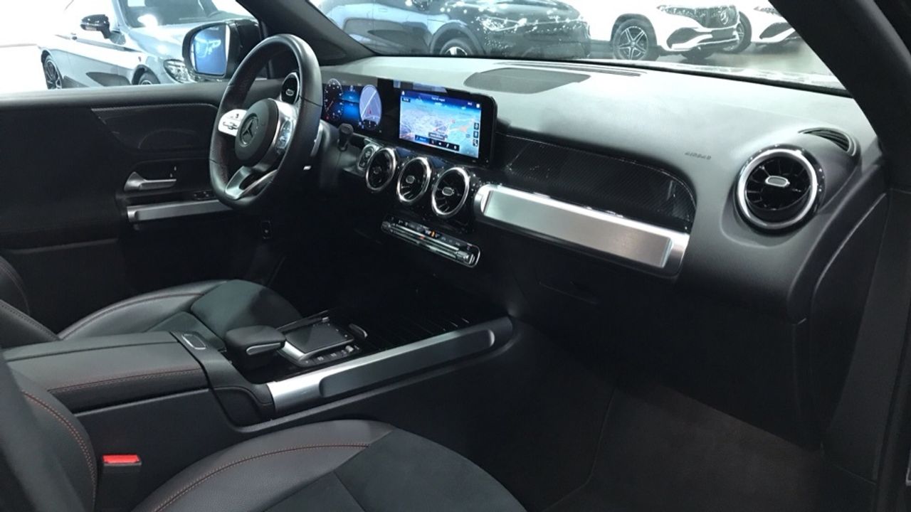 Foto Mercedes-Benz Clase GLB 10