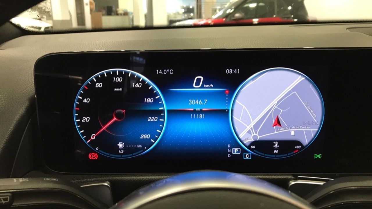 Foto Mercedes-Benz Clase GLB 15