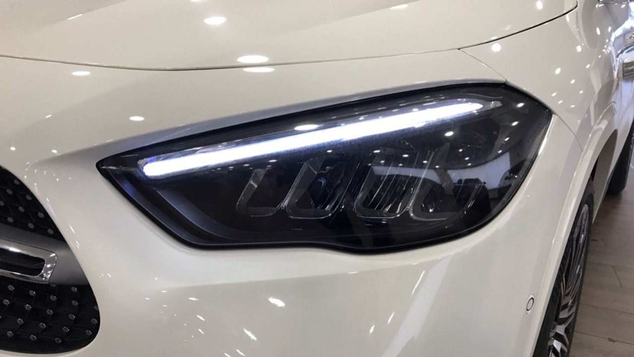 Foto Mercedes-Benz Clase GLA 15