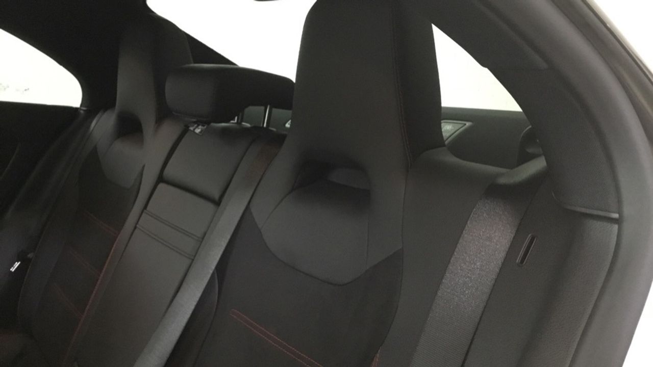 Foto Mercedes-Benz Clase CLA 11