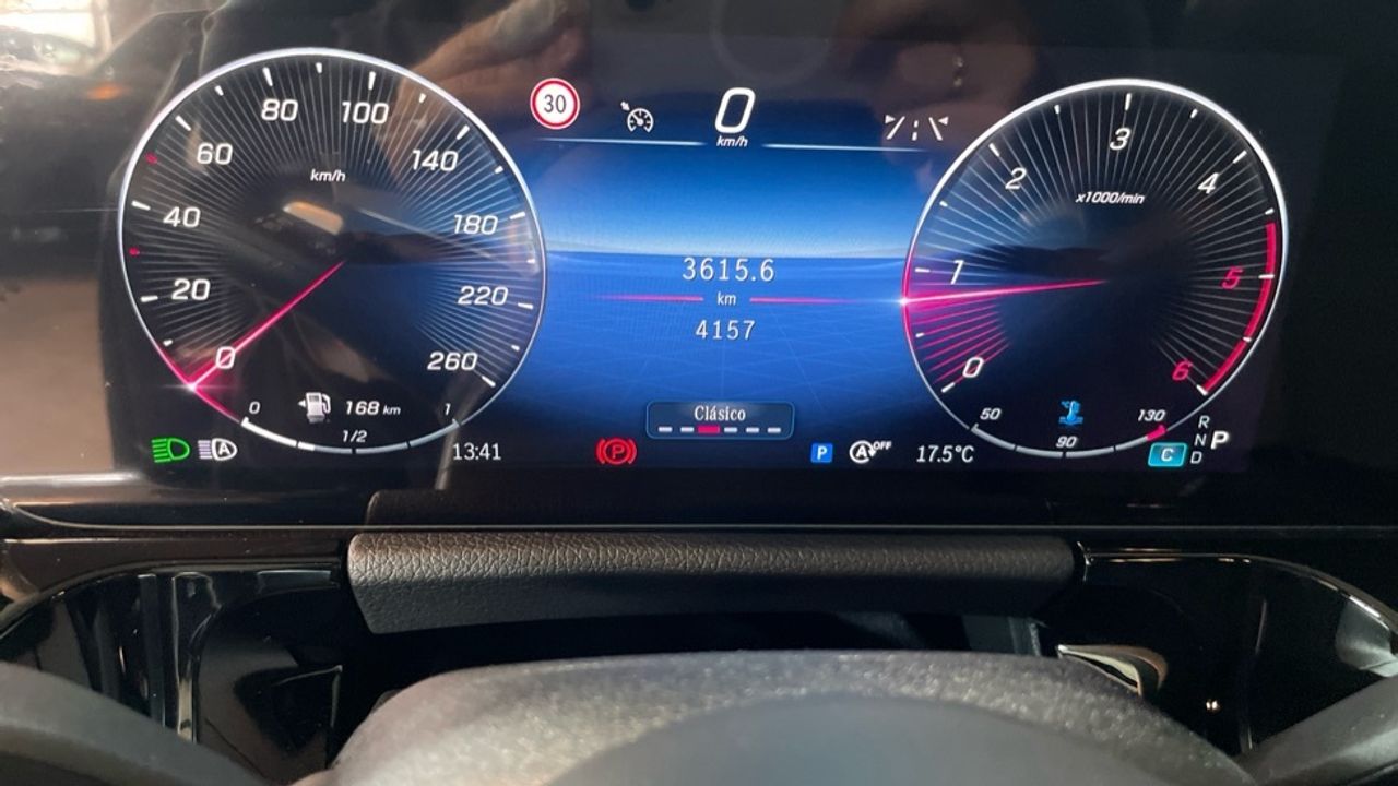 Foto Mercedes-Benz Clase GLA 29