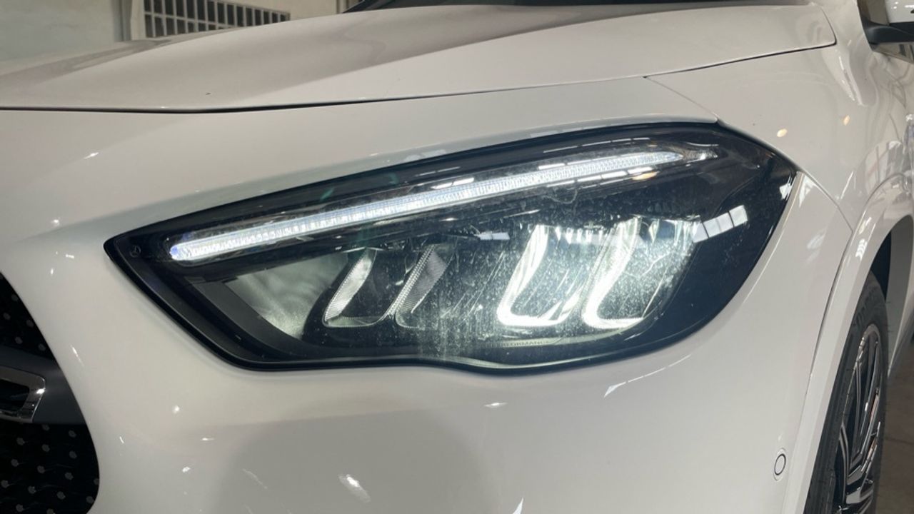 Foto Mercedes-Benz Clase GLA 15