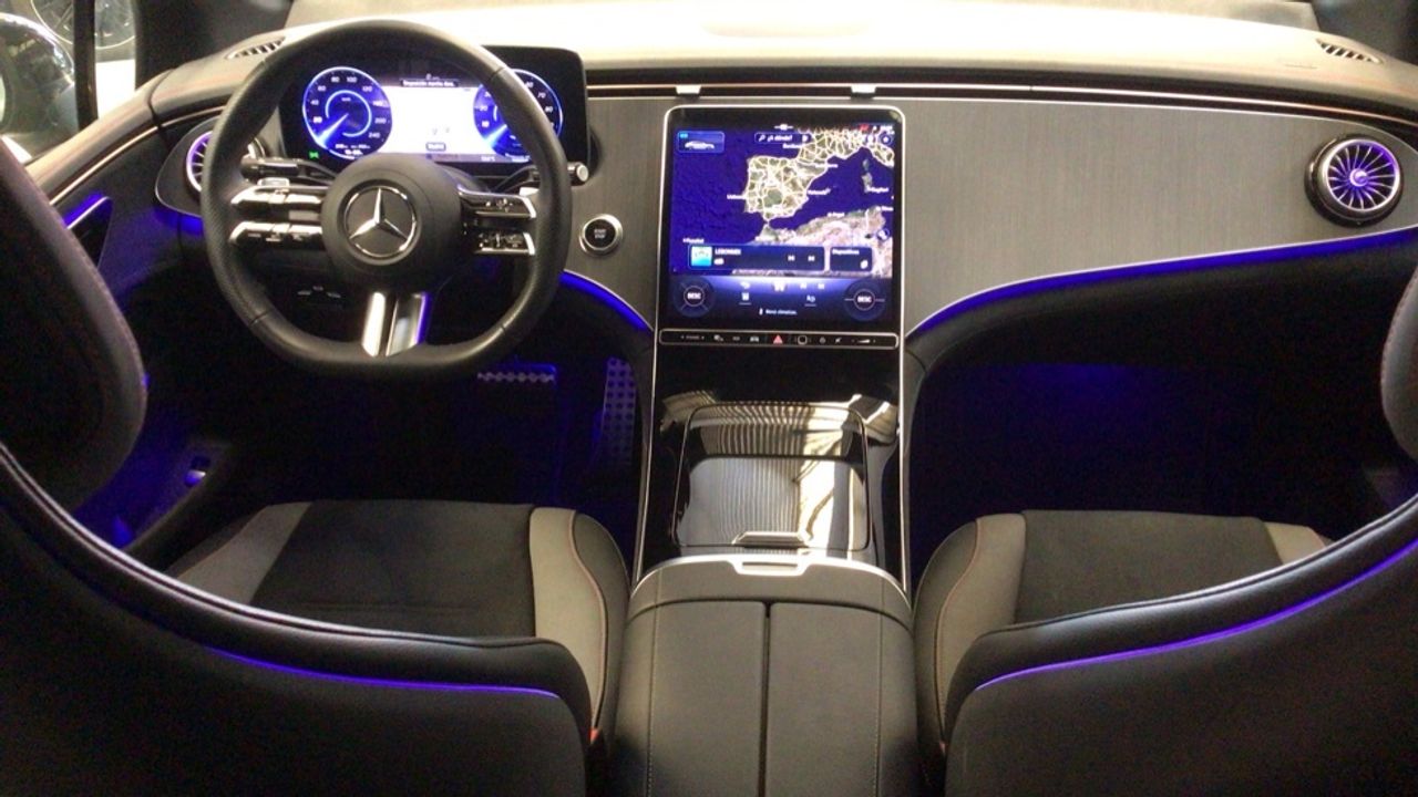 Foto Mercedes-Benz EQE 8