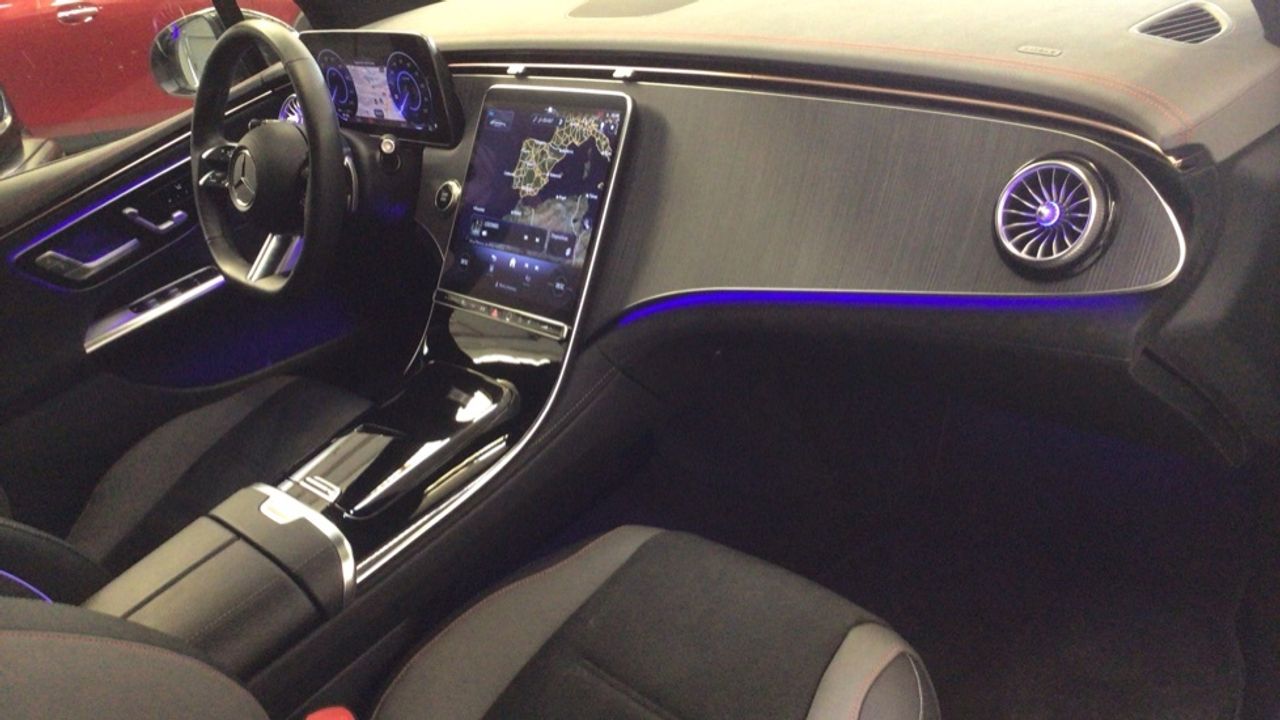 Foto Mercedes-Benz EQE 10