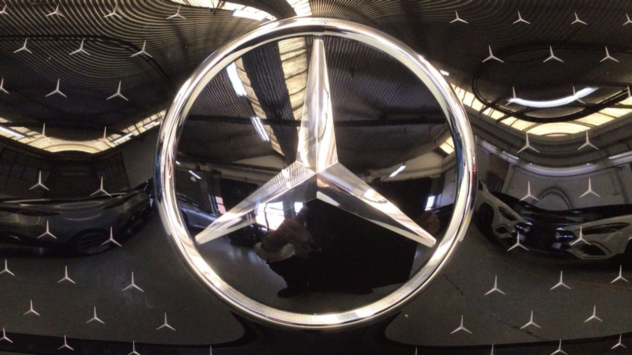 Foto Mercedes-Benz EQE 13