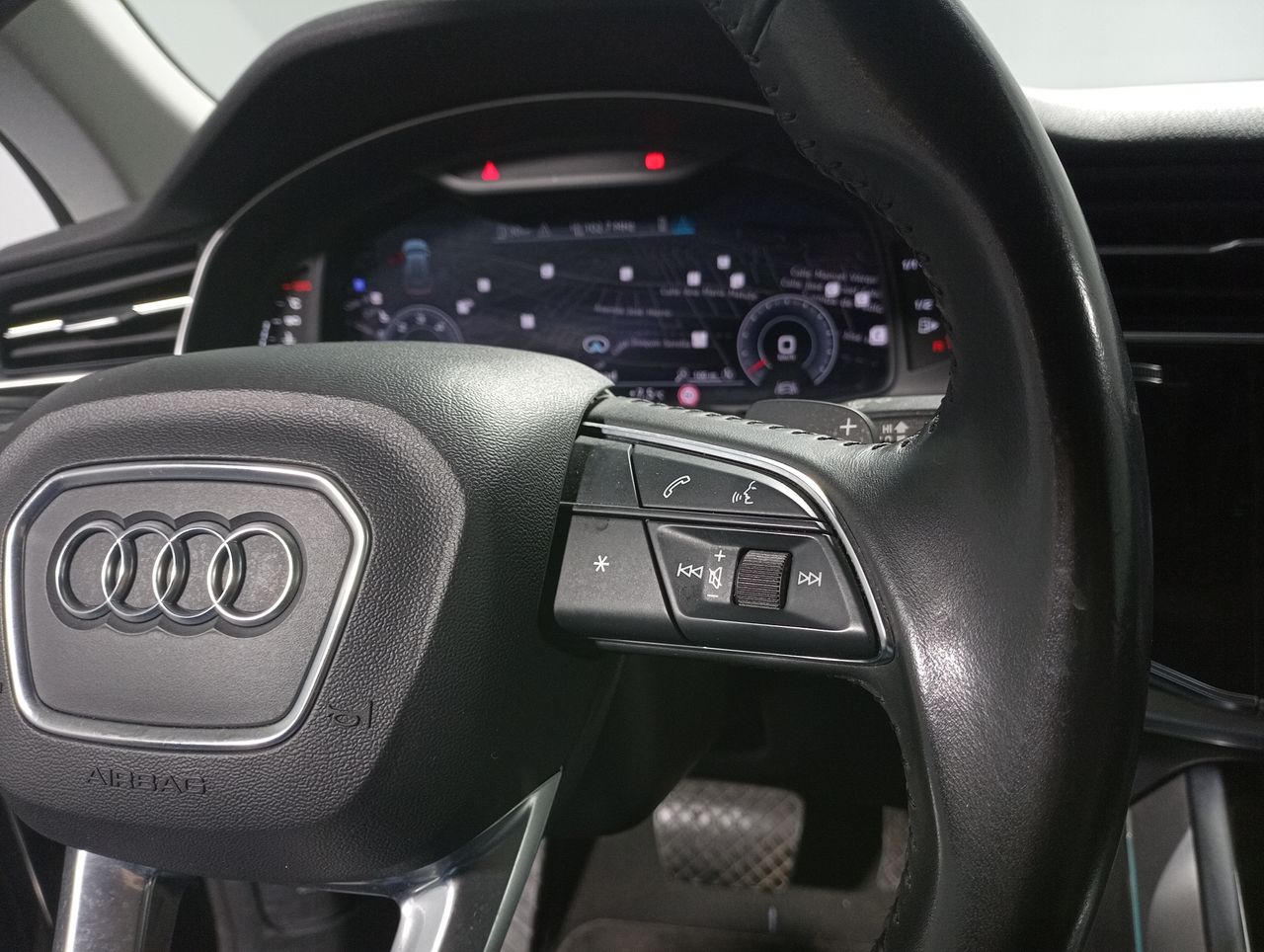 Foto Audi Q8 17
