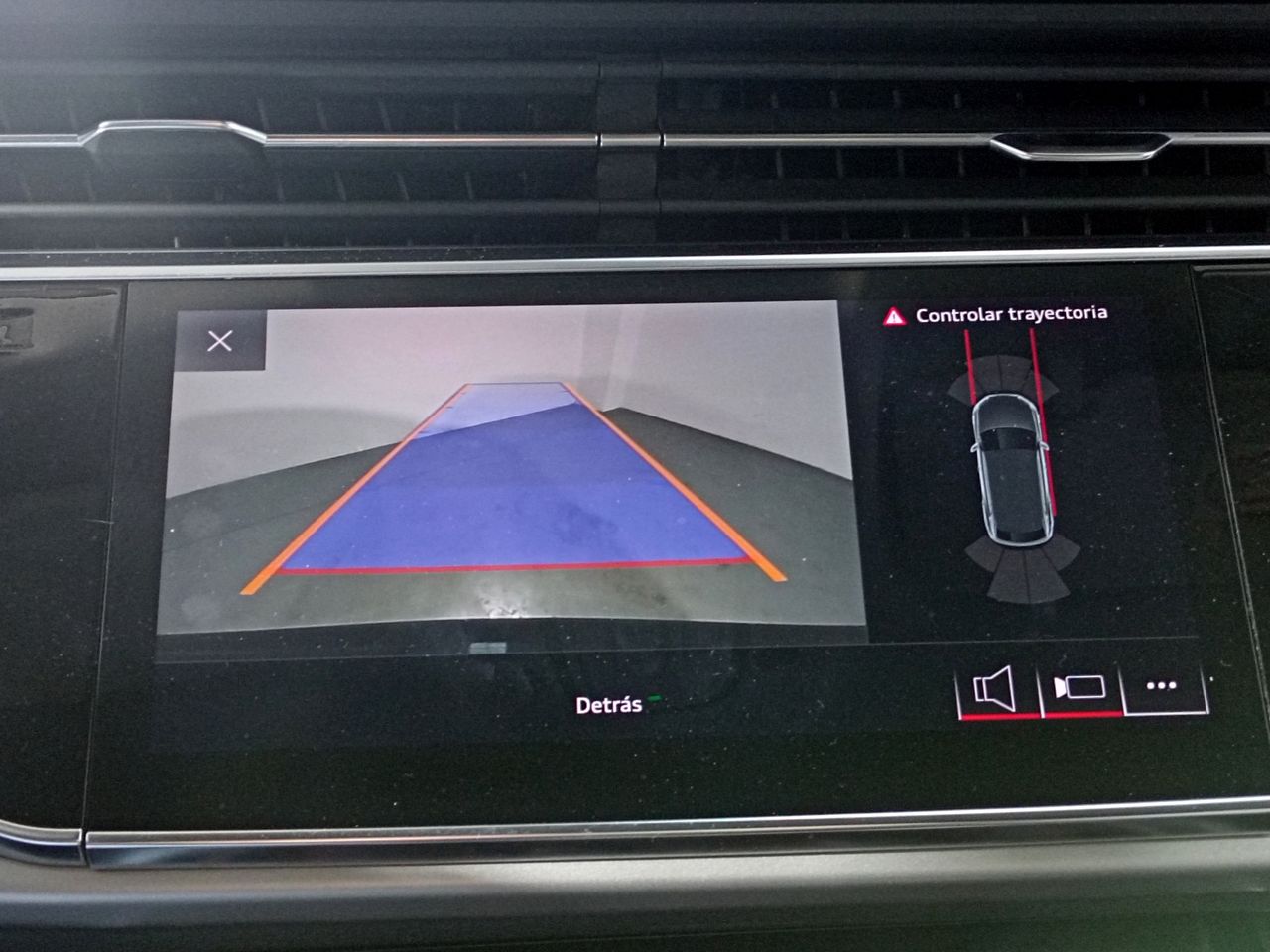 Foto Audi Q8 23