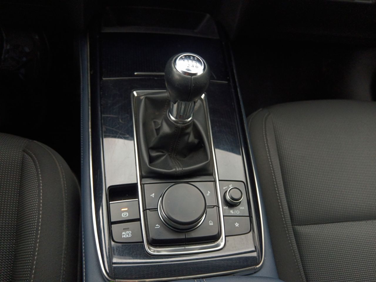 Foto Mazda CX-30 12