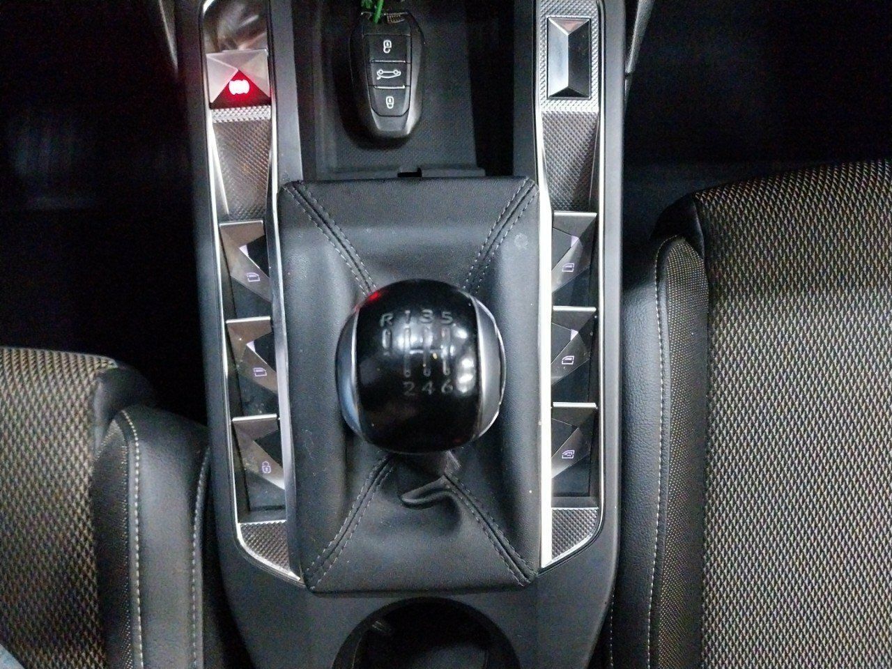 Foto DS Automobiles DS 3 12