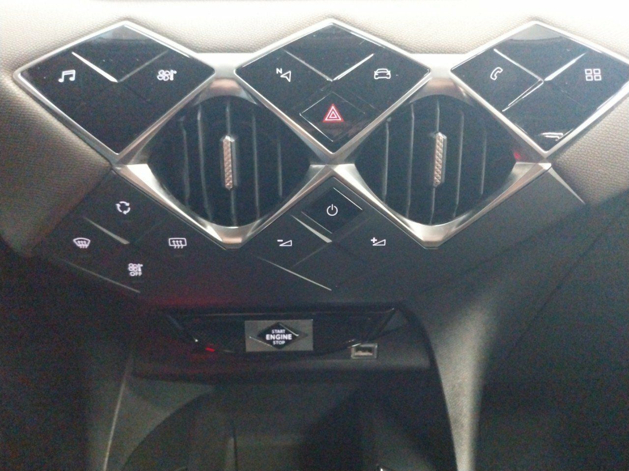 Foto DS Automobiles DS 3 22