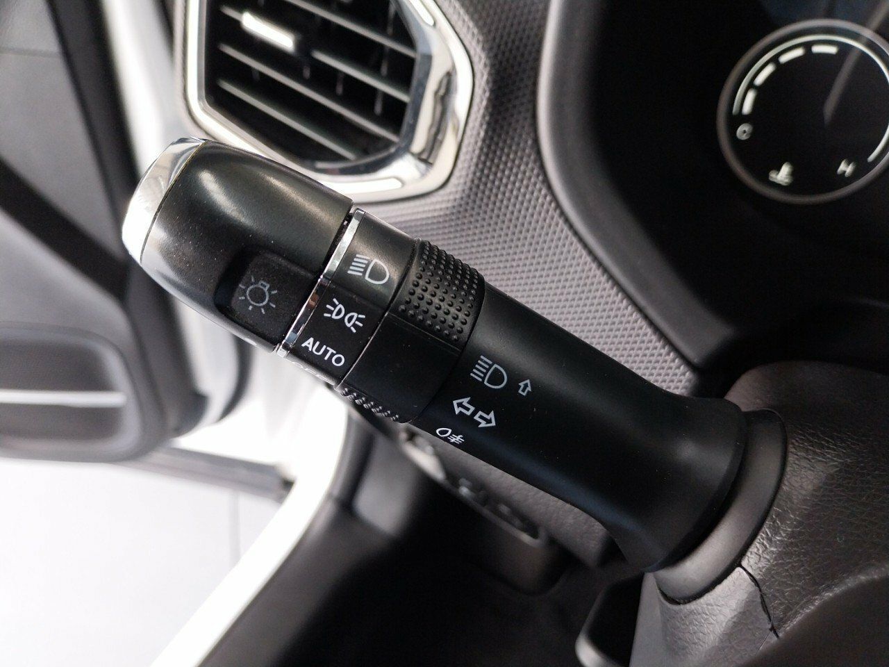 Foto DR Automobiles DR4 14