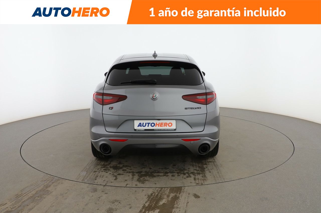 Foto Alfa Romeo Stelvio 4